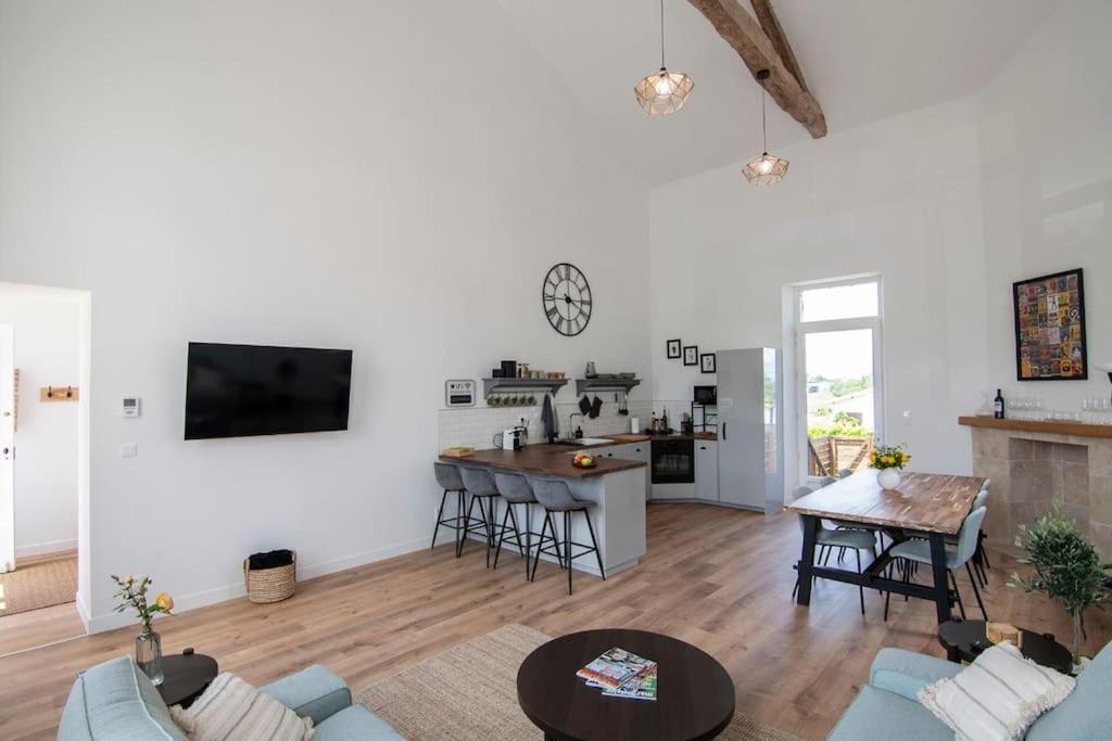 Treize Maison 3 Bed House In Centre Of Saint Severin Luaran gambar