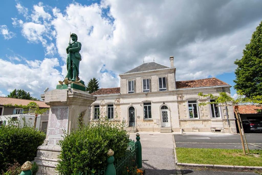 Treize Maison 3 Bed House In Centre Of Saint Severin Luaran gambar